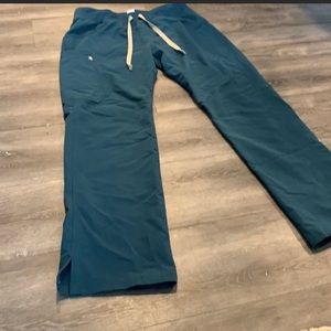 Medium regular kade scrub pant by figs.